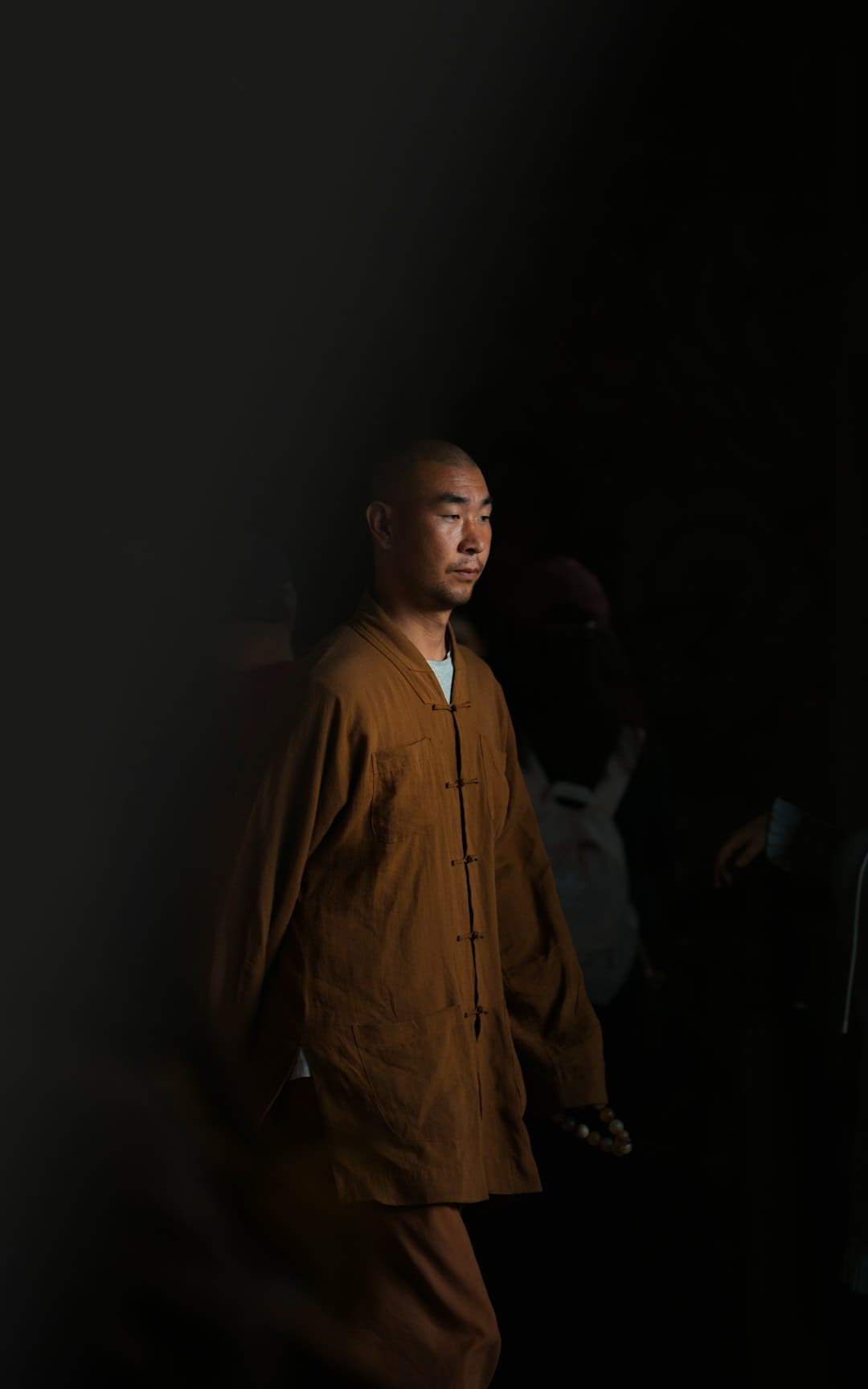 冯巩一句“我想死你们了”，这个年货节总算有了“年味”